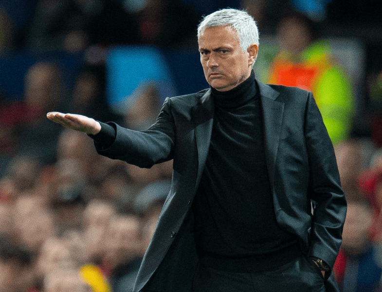 恭喜穆帅！下课危机接触！高层信任送7000万预算，挖意甲金靴争冠